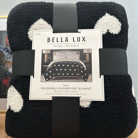 Bella Lux Reversible Black and White Heart Knit Throw Blanket - Twin Size - NWT